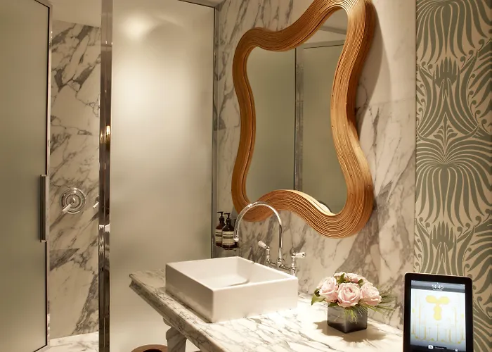 Отель Thoumieux Париж